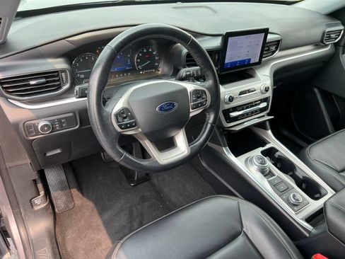 Certified 2021 Ford Explorer XLT w/ Equipment Group 202A AWD/4WD image 18