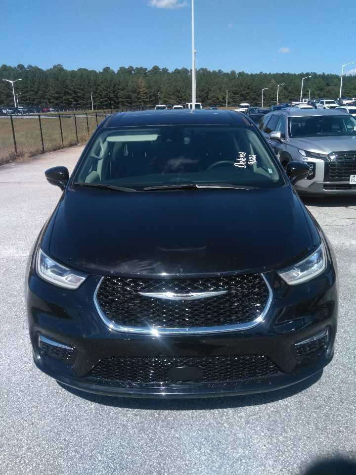 Used 2024 Chrysler Pacifica Touring-L FWD image 5