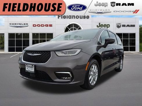 Used 2023 Chrysler Pacifica Touring-L FWD image 1