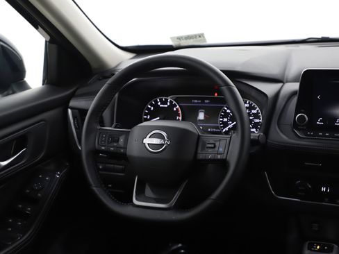 Used 2025 Nissan Rogue SV image 14