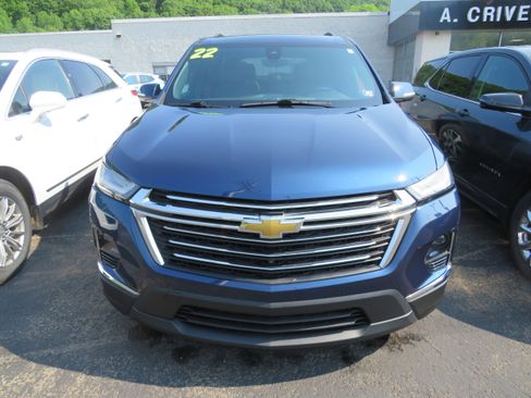 Used 2022 Chevrolet Traverse LT w/ LT Premium Package image 2
