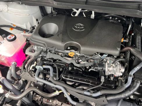 Used 2025 Toyota Sienna XLE FWD image 37