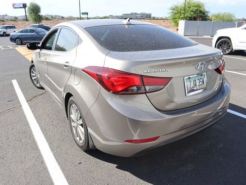 Used 2015 Hyundai Elantra SE w/ Option Group 03 FWD image 2