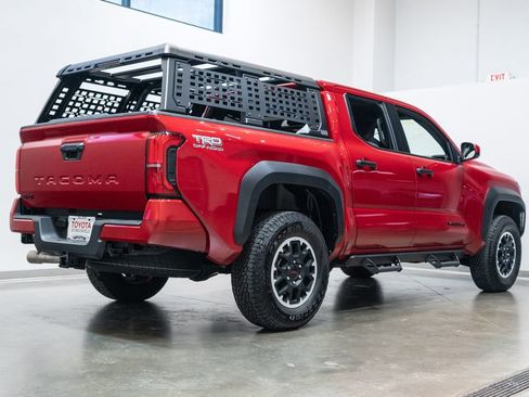 Certified 2025 Toyota Tacoma TRD Off-Road image 9