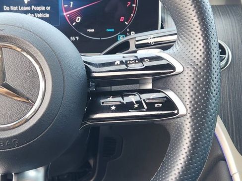 Used 2025 Mercedes-Benz GLC 300 4MATIC image 32