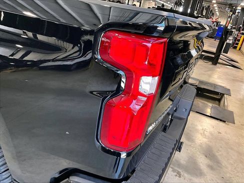 Used 2026 Chevrolet Silverado 1500 High Country w/ Technology Package AWD/4WD image 35