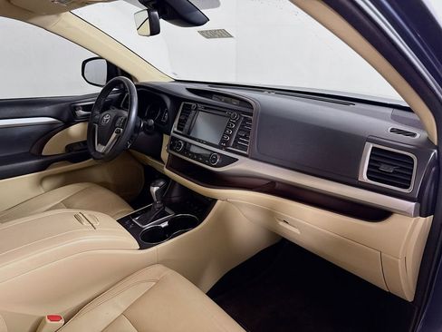 Used 2018 Toyota Highlander XLE image 28