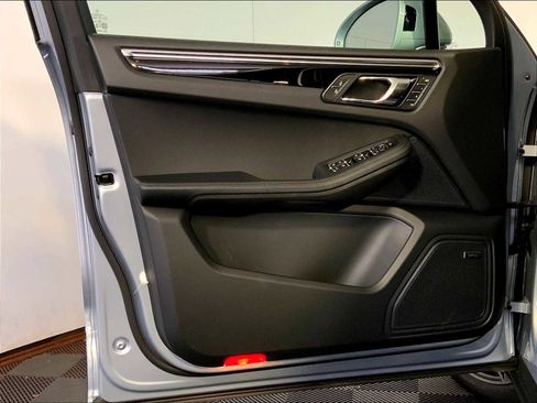 New 2026 Porsche Macan image 20