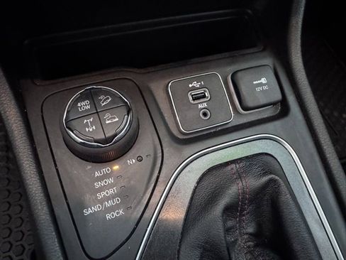 Used 2022 Jeep Cherokee Trailhawk w/ Comfort/Convenience Group image 22