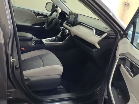 Used 2020 Toyota RAV4 XLE AWD/4WD image 12