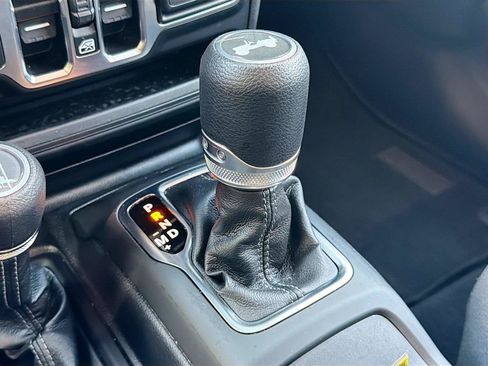 Used 2025 Jeep Wrangler Unlimited Sahara AWD/4WD image 25
