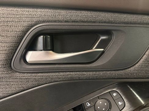 Used 2023 Nissan Rogue SV image 15