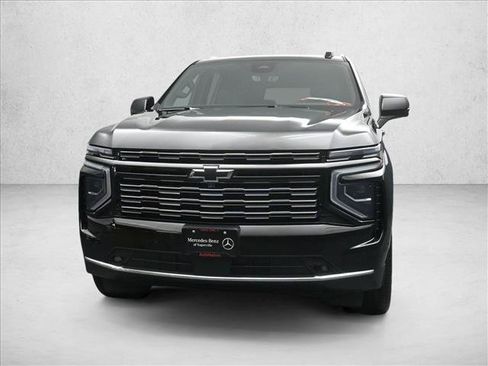 Used 2025 Chevrolet Tahoe High Country AWD/4WD image 3