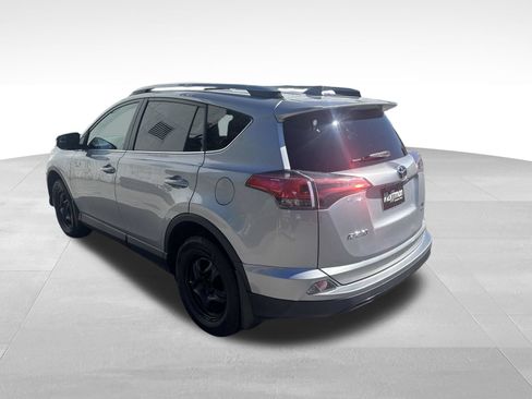 Used 2018 Toyota RAV4 LE AWD/4WD image 6