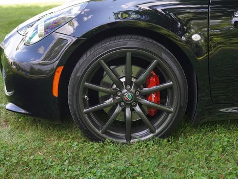 Used 2019 Alfa Romeo 4C Spider RWD image 17