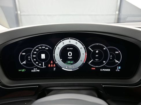 Certified 2025 Porsche Cayenne Turbo AWD/4WD image 19