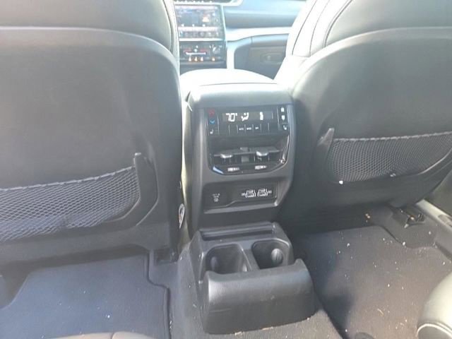 Used 2023 Jeep Grand Cherokee L Limited AWD/4WD image 8