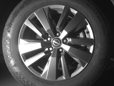 Used 2025 Nissan Pathfinder SV FWD image 13