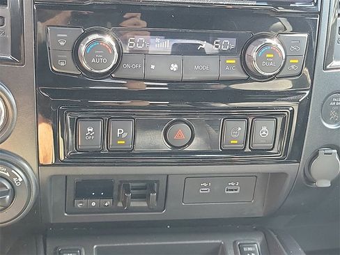 Used 2023 Nissan Titan PRO-4X w/ Pro-4x Convenience Package image 11