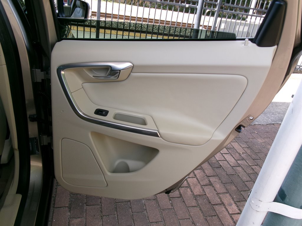 Used 2013 Volvo XC60 3.2 FWD image 21