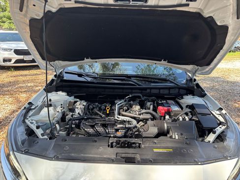 Used 2025 Nissan Altima 2.5 SV image 33