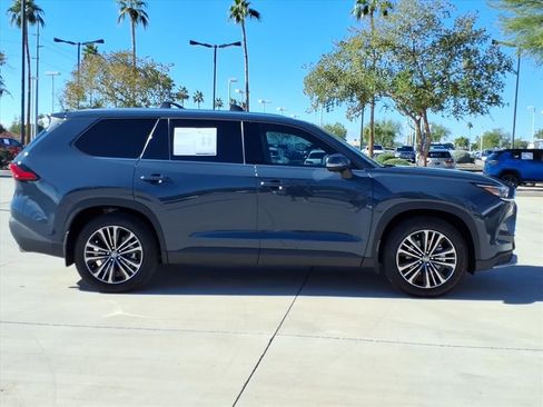 Used 2024 Toyota Grand Highlander AWD Hybrid image 6