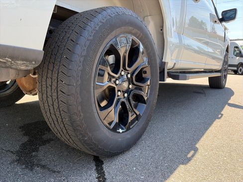 Used 2023 Ford F150 Lariat w/ Equipment Group 502A High AWD/4WD image 7
