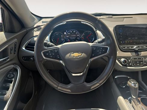 Used 2019 Chevrolet Malibu Premier w/ Sun and Wheel Package FWD image 12
