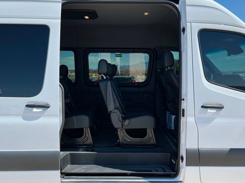 Used 2022 Mercedes-Benz Sprinter 2500 image 18