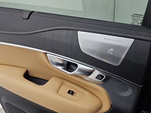 Used 2022 Volvo XC90 T6 Inscription w/ Lounge Package image 26