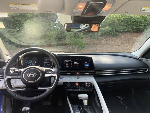 Used 2024 Hyundai Elantra Limited FWD image 19