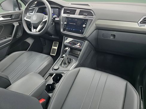 Used 2023 Volkswagen Tiguan SE R-Line image 27