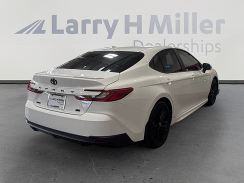 Used 2026 Toyota Camry SE image 5