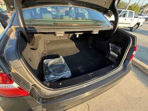 Used 2012 Mercedes-Benz E 350 4MATIC Sedan image 26