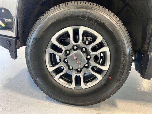 Used 2022 GMC Sierra 2500 SLE w/ SLE Value Package; image 31