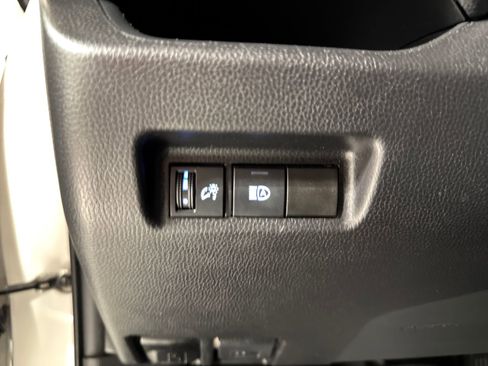 Used 2021 Toyota RAV4 XLE FWD image 17