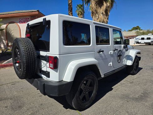 Used 2015 Jeep Wrangler Unlimited Sahara image 7