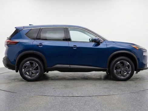 Used 2025 Nissan Rogue SV AWD/4WD image 11