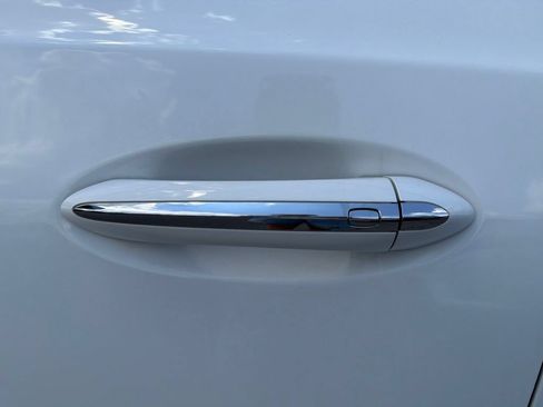 Used 2019 Buick Enclave Essence FWD image 28