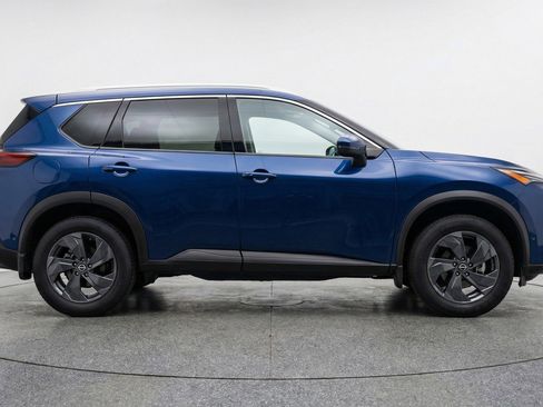 Used 2025 Nissan Rogue SV image 11