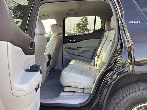Used 2023 GMC Acadia SLT image 15