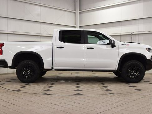 New 2026 Chevrolet Silverado 1500 ZR2 image 9