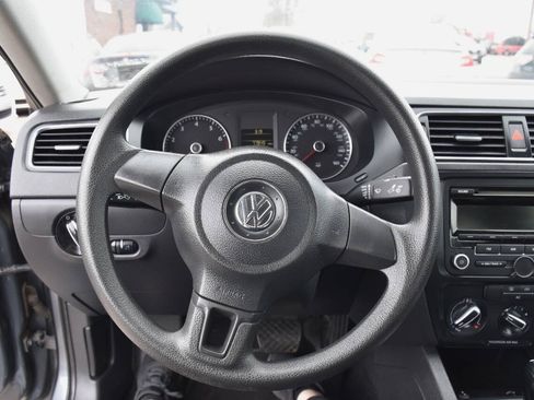 Used 2012 Volkswagen Jetta SE FWD image 16