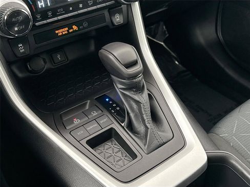 Certified 2022 Toyota RAV4 XLE image 24