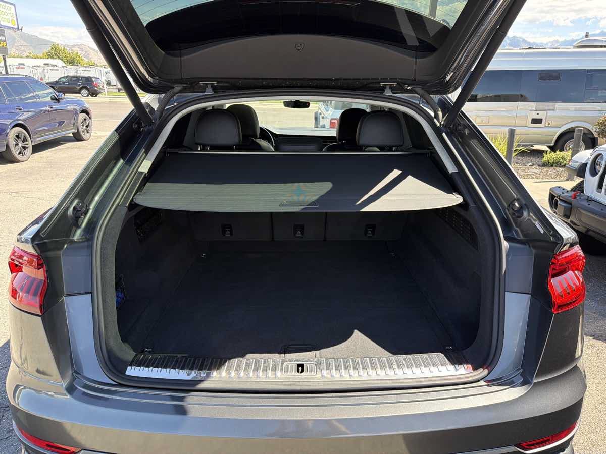 Used 2019 Audi Q8 Prestige w/ Luxury Package AWD/4WD image 14