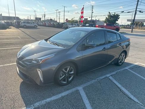 Used 2022 Toyota Prius XLE w/ Advanced Technology Package FWD image 4