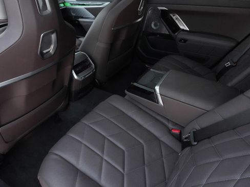 Certified 2023 BMW i7 xDrive60 AWD/4WD image 34
