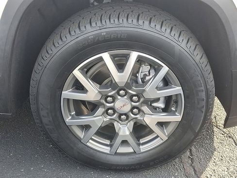 Certified 2023 GMC Acadia SLE w/ Driver Convenience Package image 8