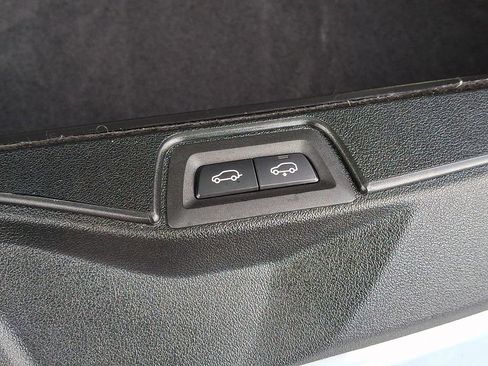 Certified 2025 BMW X5 xDrive50e w/ M Sport Package image 31