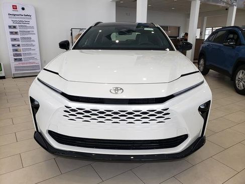 New 2025 Toyota Crown Signia image 2